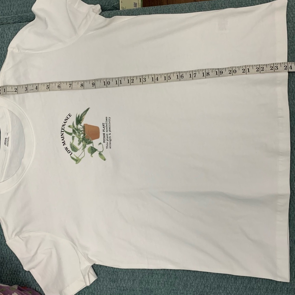 White Minimalist Graphic Tee - Picture 11 of 12
